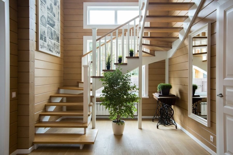 The best materials for the construction of stairs in the house