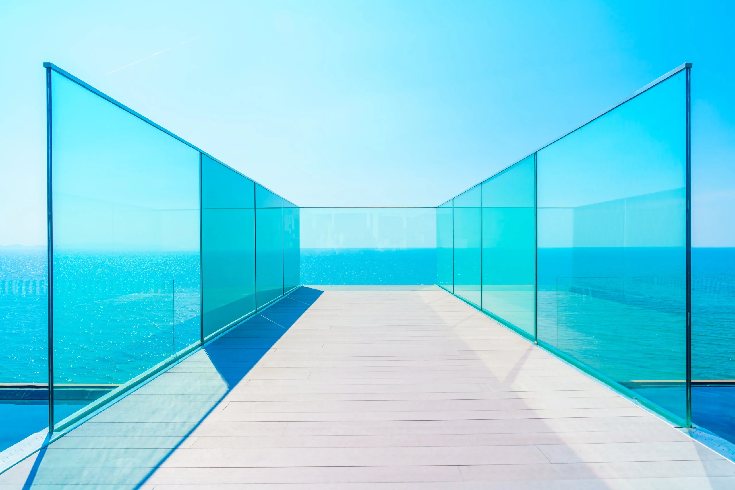 Frameless glass deck railing